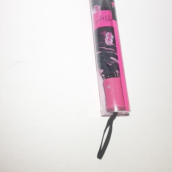 Betsey Johnson - Umbrella, Automatic Open Umbrella with 42" Coverage - Picture 5 of 6